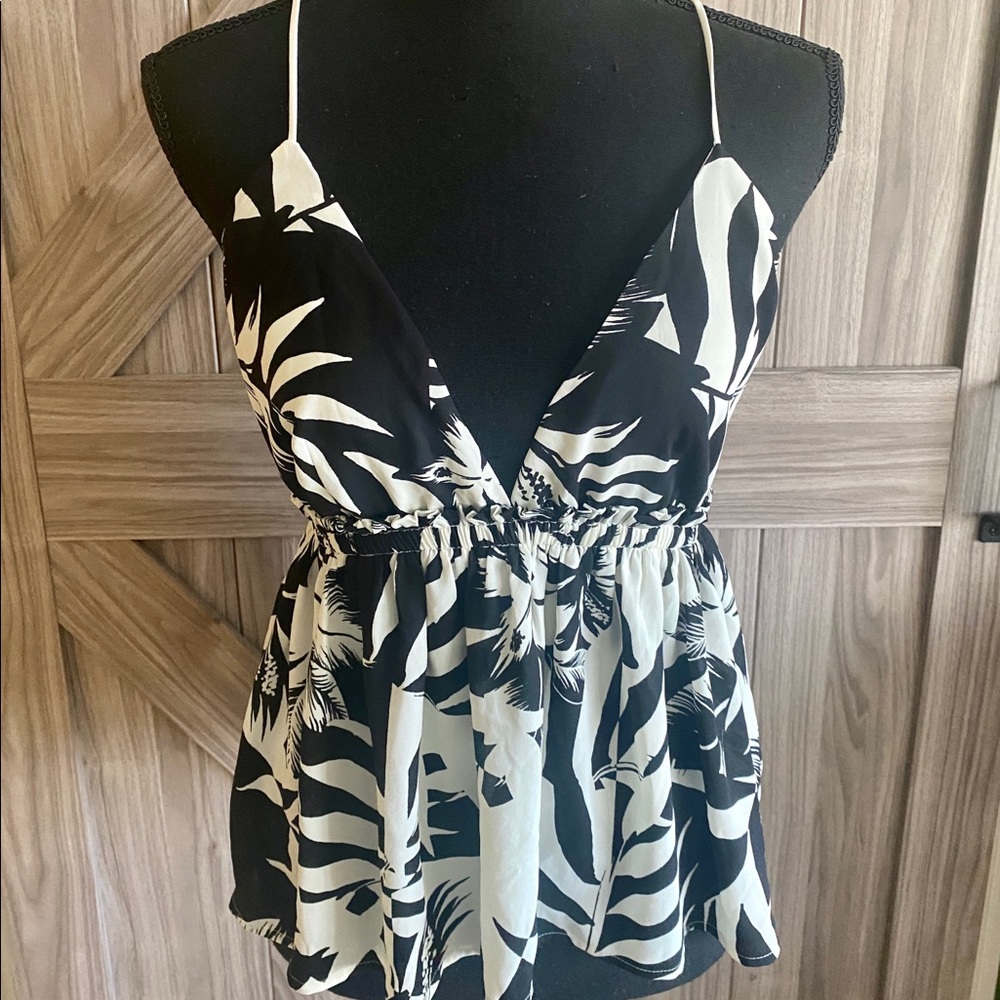 NWT Express Women's black and white leaf print blouse